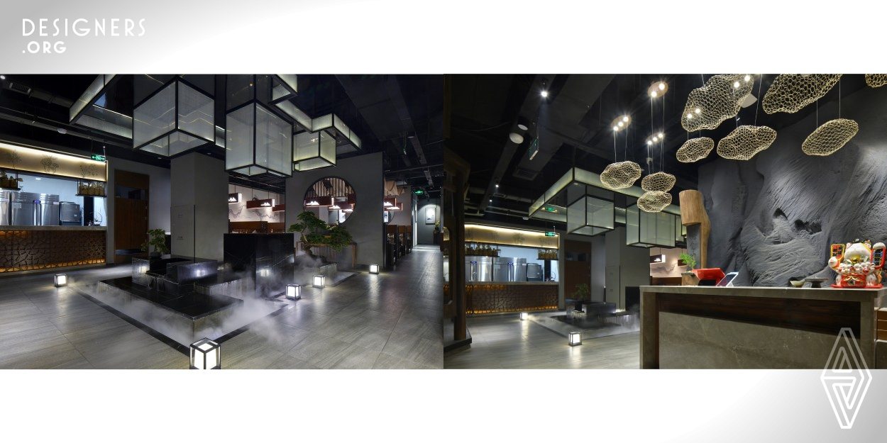 In this case, the designer breaks the existing traditional Chinese design. The partition has a circular hollow design, semi closed to ensure privacy, so that customers can enjoy delicious food. Semi opening avoids the sense of constriction, which makes the whole spatial layout use its own functions and connect with each other organically. The partition between the inner circle and the outer part is in line with the ancient Chinese aesthetic. It naturally creates the Zen and charm full of Chinese characteristics in the transformation of different spaces.