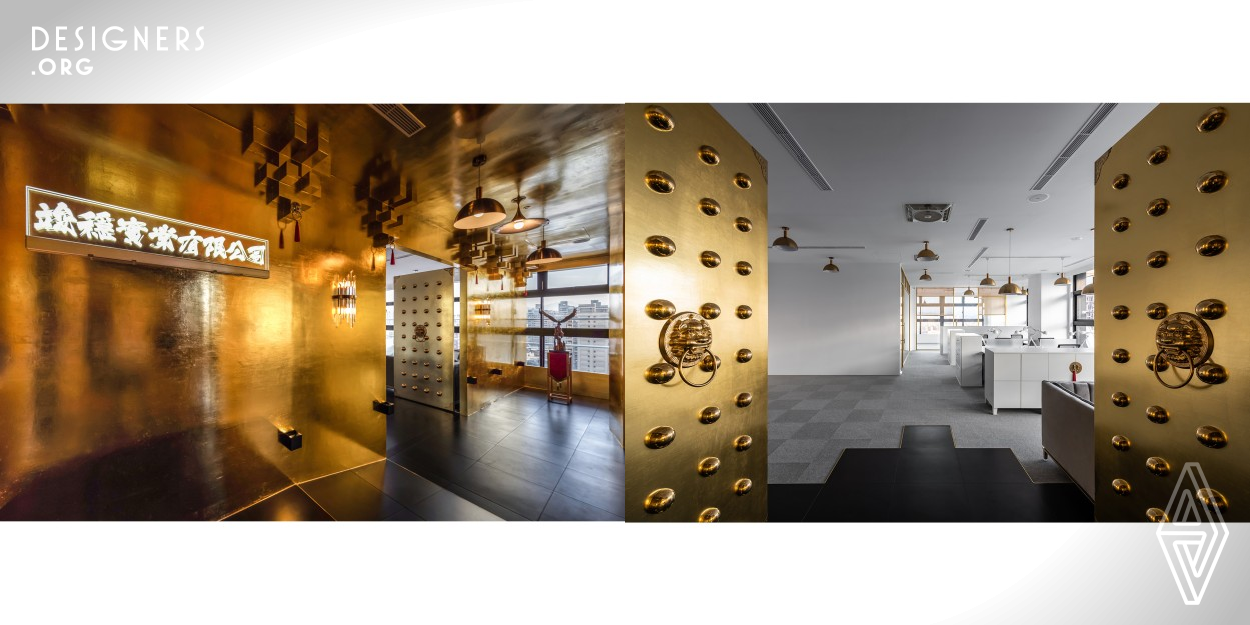 The client of the project is also the product and interior designer. While designing the project, the antique office looks like an ancient Chinese palace in accordance to atmospheric and highly personal style. The gold corridor was created with 26,000 pieces of gold foil, which was manually pasted to the entire wall surface, with customized Mortise and tenon joints, embodies the style and pushes the design to the extreme. The interior of the space harmonizes the extreme sharpness with overall pure white colors, and the intricate detailing echoes the profound Chinese culture.