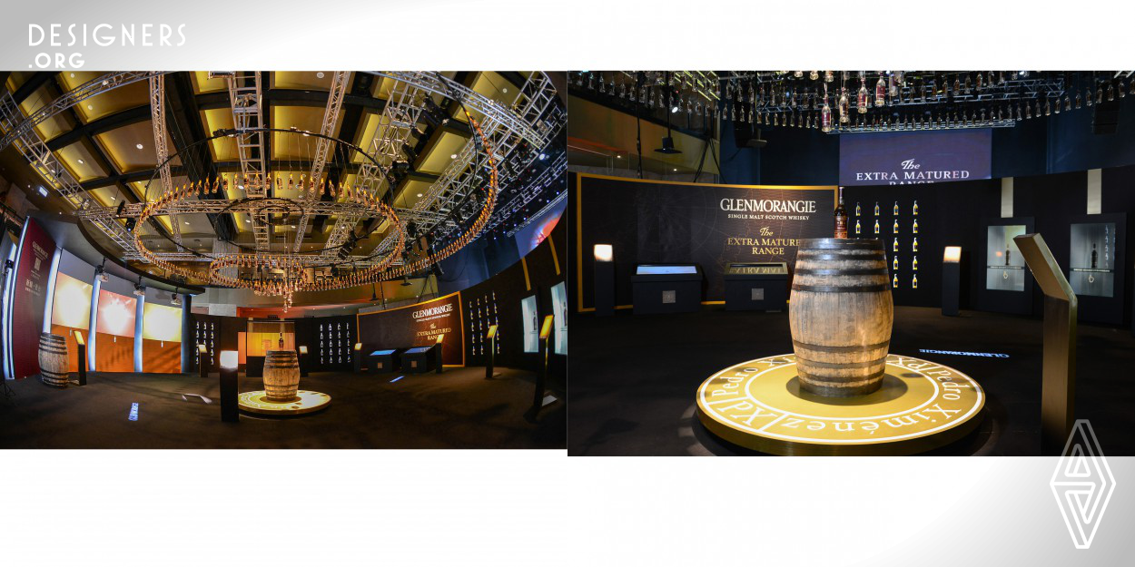 To make Glenmorangie New Lasanta stand out in the competition among the numerous whiskey producers eyeing Taiwan as an important market and to bring a brand-new experience in whiskey tasting have been the primary goal of Glenmorangie WhiskyFest in Taipei. Unlike the singularity and one-directionality of other wine tasting and displaying events, five main interactive installations and a tasting bar have been organized, enabling visitors to do more than experience passively—their visit was transformed into a distinctive journey by appealing to the five senses of sight, smell, taste, hearing, and touch.