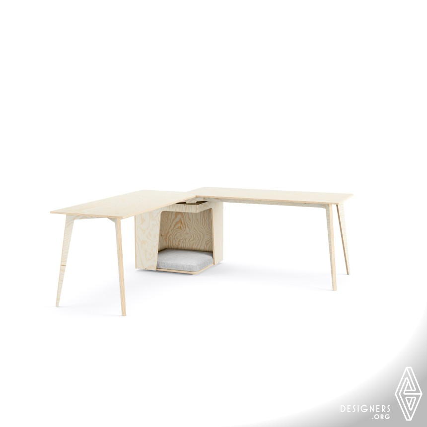 Henrich Zrubec Drago Desk