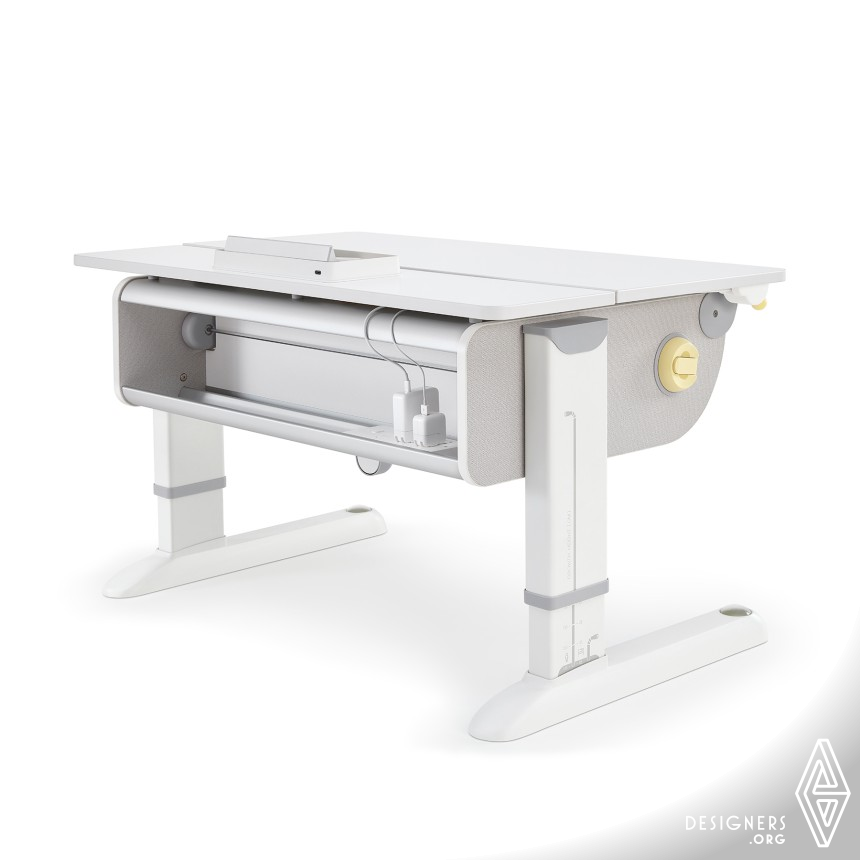 Ergonomics Study Desk by Two square meters