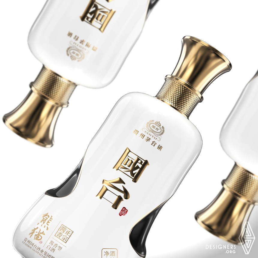 Bionic Chinese Baijiu Packaging by Jiahuizi Xu