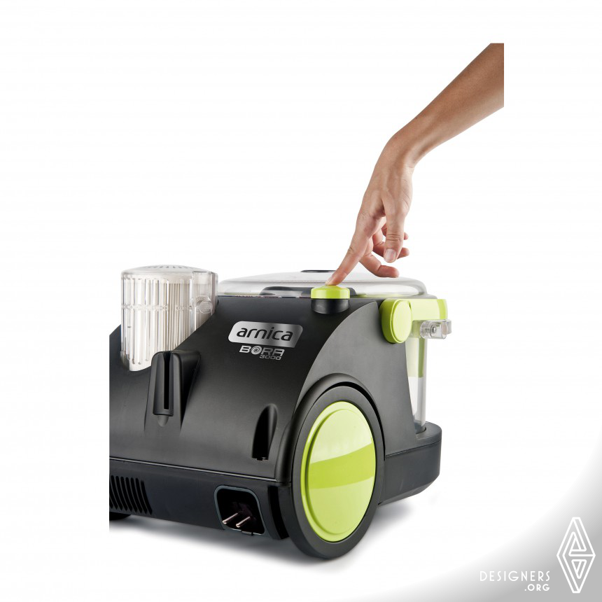 vacuum cleaner with water filter by Yasemin Ulukan