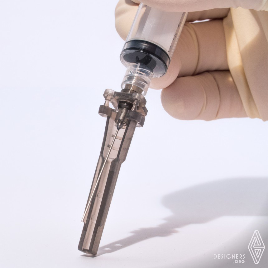 Safe-T-Clip ™  Safety Mechanism for Hypodermic Needle