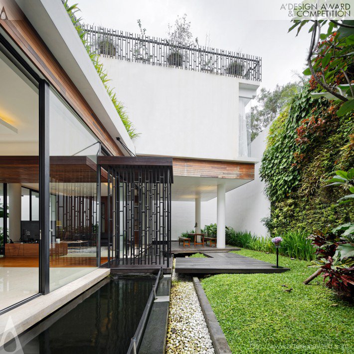 Residential House by Tonny Wirawan Suriadjaja