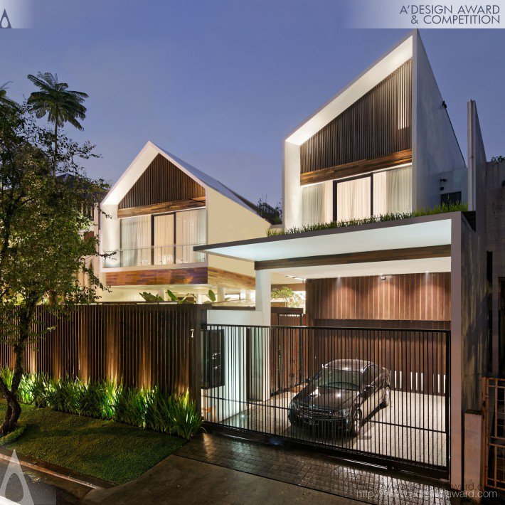 Long House Residential House by Tonny Wirawan Suriadjaja