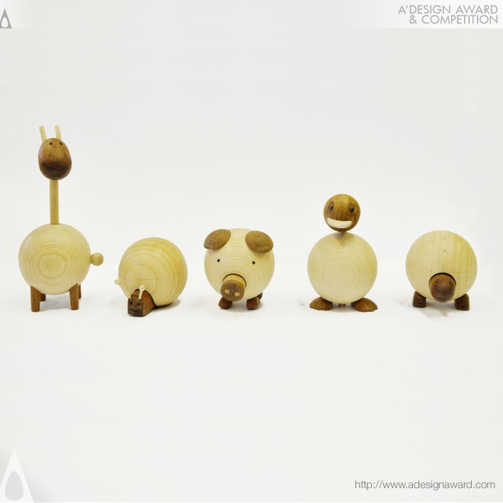 Movable Wooden Animals Toy by Sha Yang