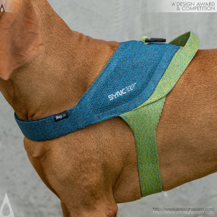 Smart Dog Harness by Alberto Vasquez