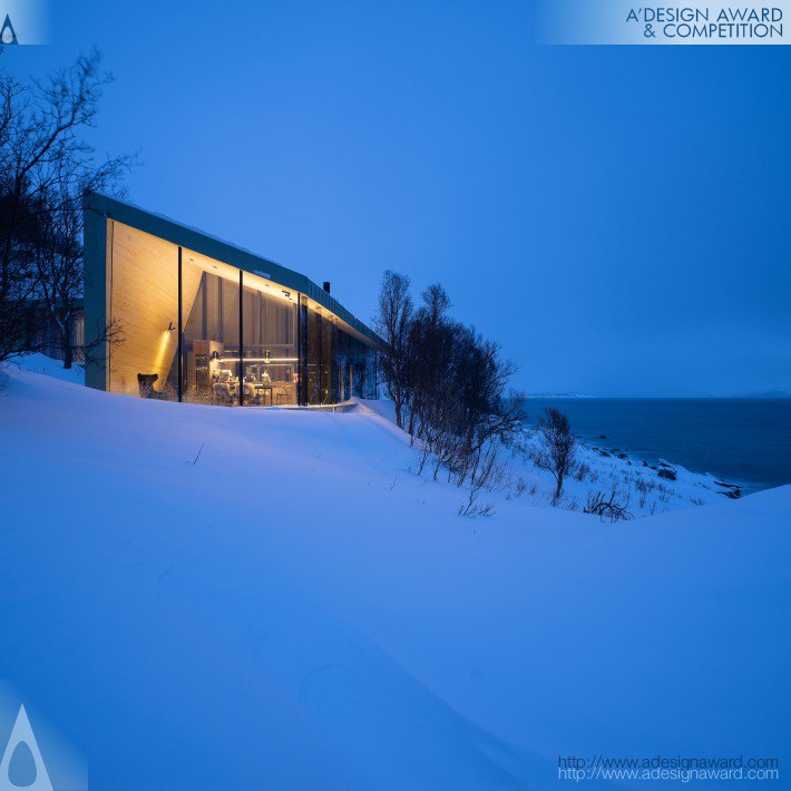 Lyngen Aurora Chalet by Snorre Stinessen