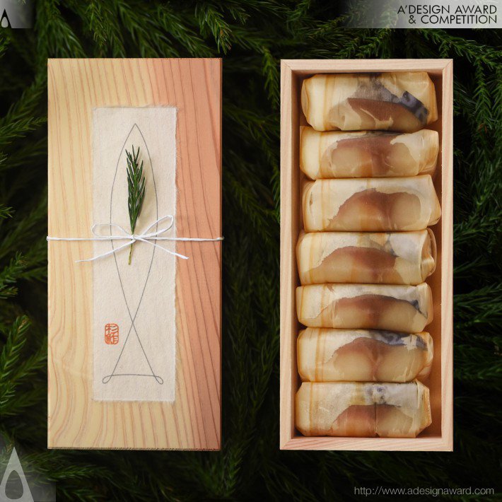 Cedar Sushi Package by Shigeki Kunimatsu