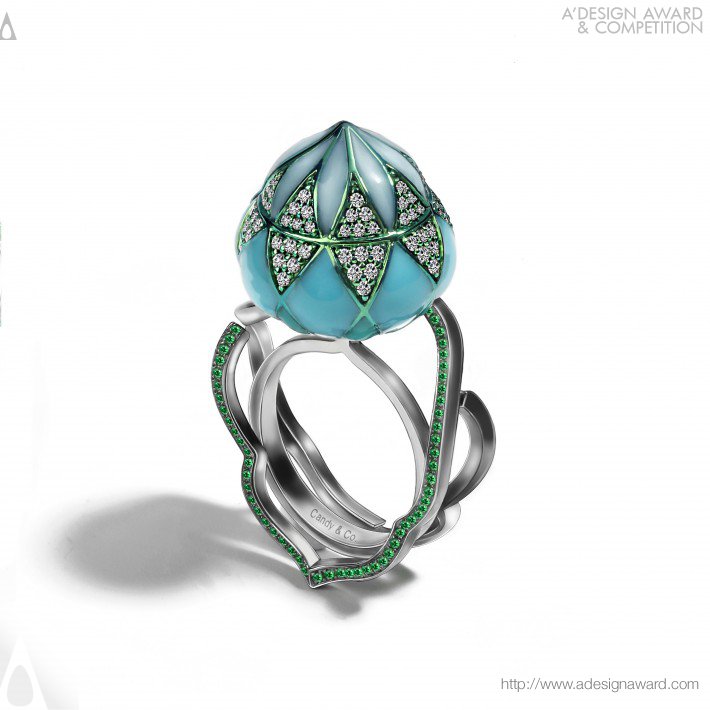 Troitsk Emerald Ring by Yang Lu