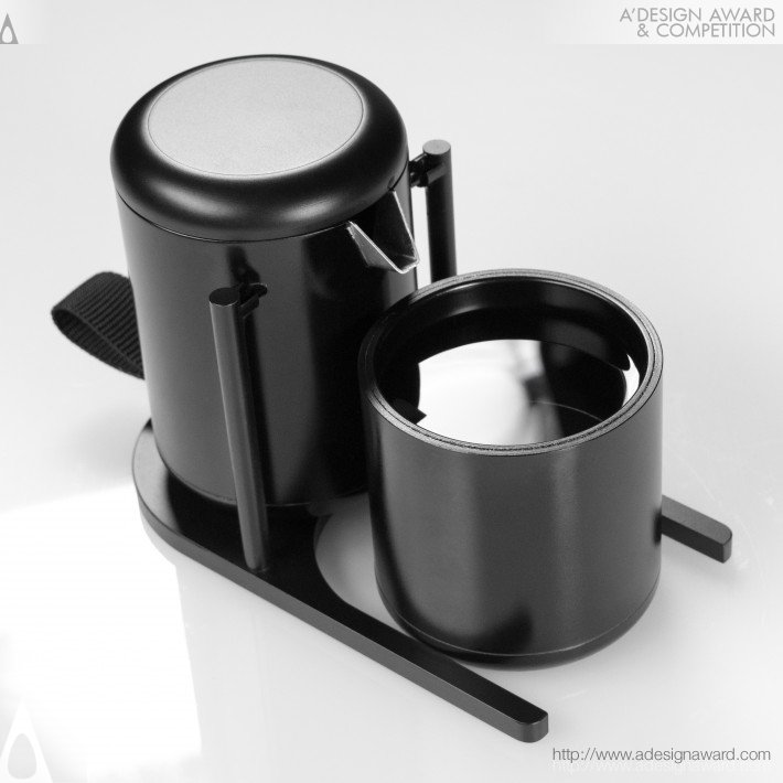 Kafe Coffee Maker by Alicia Rühr