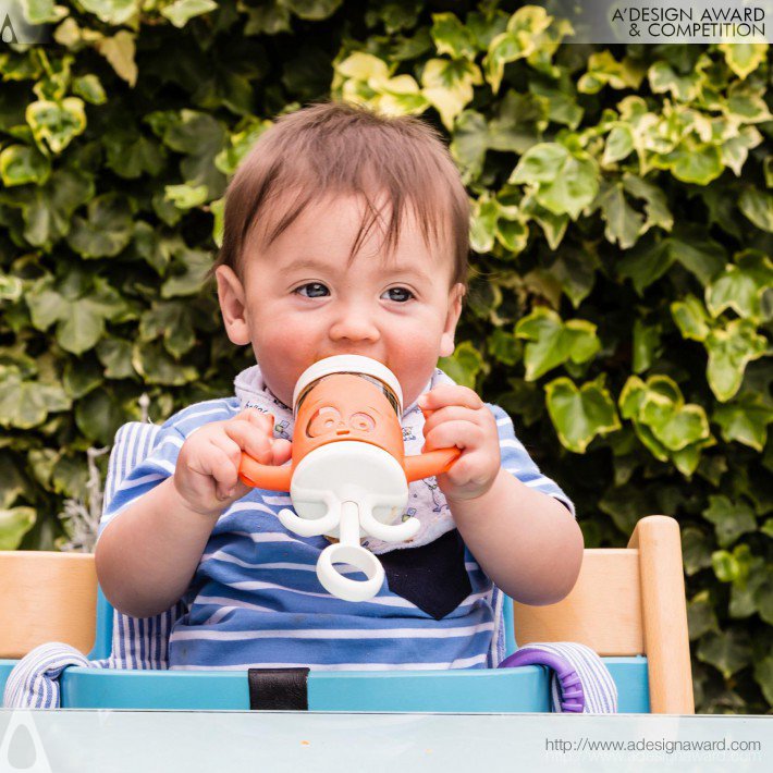 Baby Feeder by Eleonora Fois