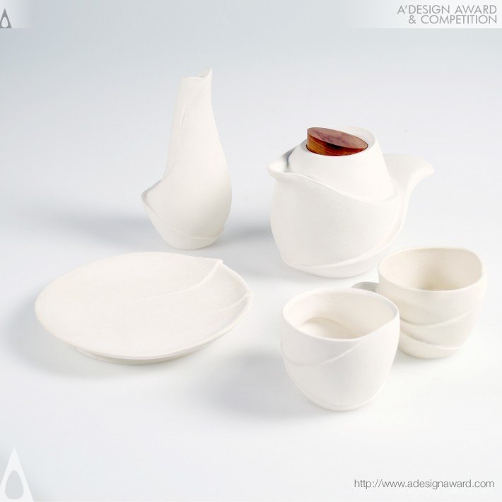 Wavy Tea Set by Patricia Sheung Ying Wong