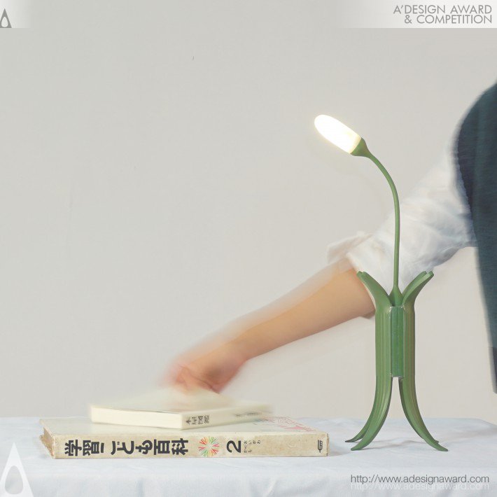 Weed Lamp by Cheng Jinying