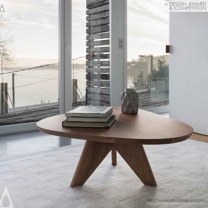 Sanbe Table by Wood Feelings