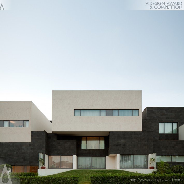 black-and-white-house-by-agi-architects-1