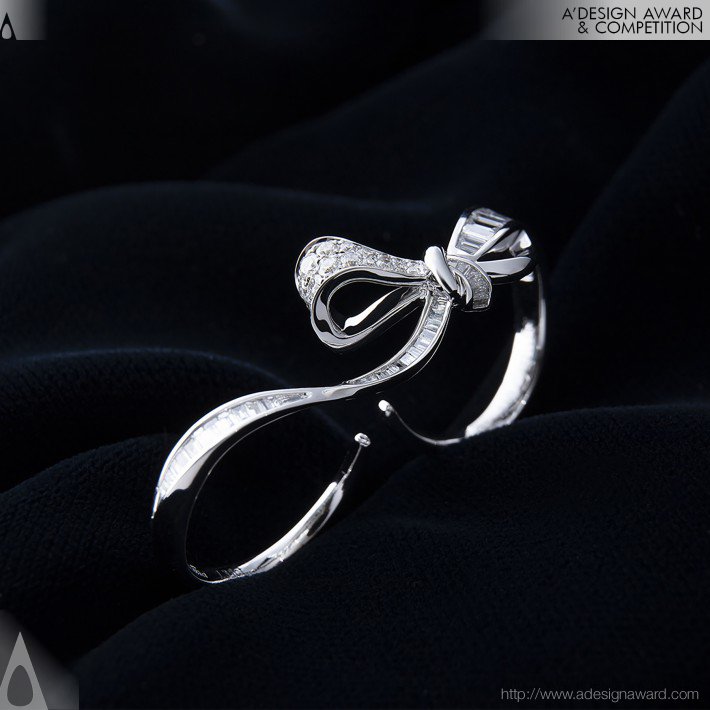 Emerald Ribbon Ring by Olivia Yao