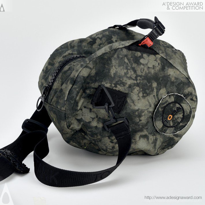 Enrico Enrieu and Emanuela Zaniboni - Toba Tank Bag For Helmet