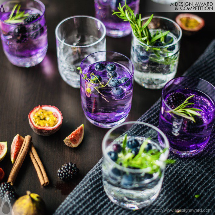 Sini Majuri - Icy Cocktail Glass