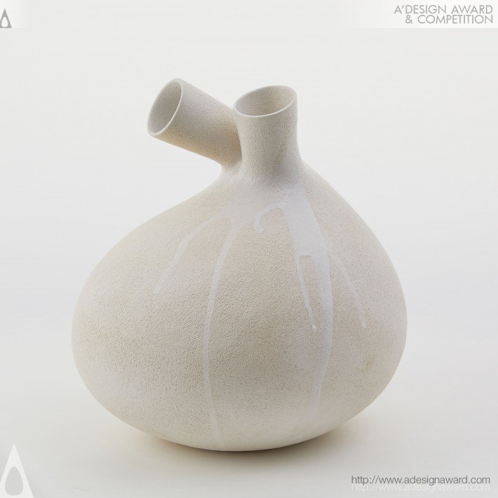 Throbbing Stillness Vessel by Maru Meleniou