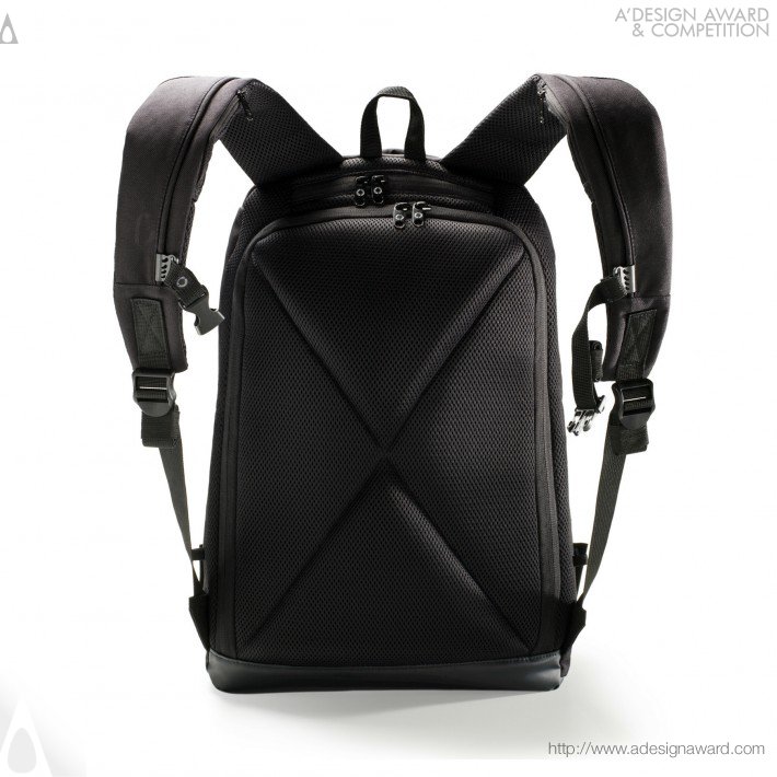 riutbag-r15-by-secure-laptop-backpack-2