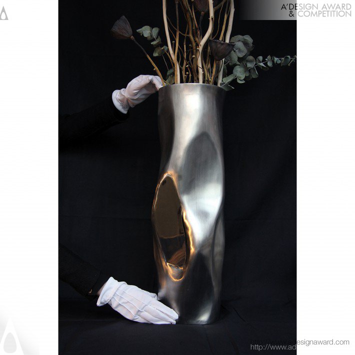 the-monologue-series-vase-by-zhou-wenjun