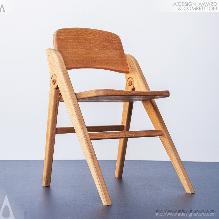 Velga Folding Chair by Rodrigo Berlim