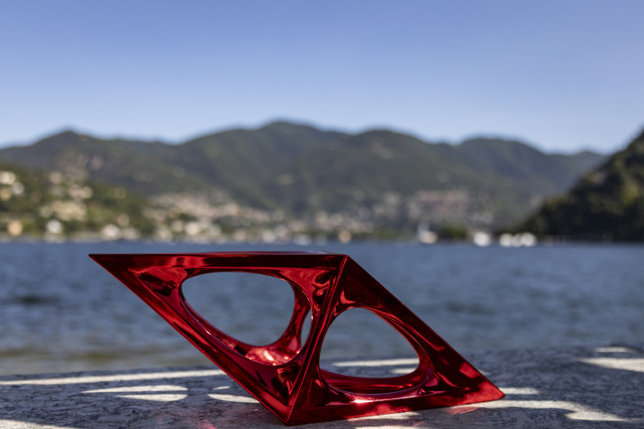 A' Design Award 5XL Trophy Como