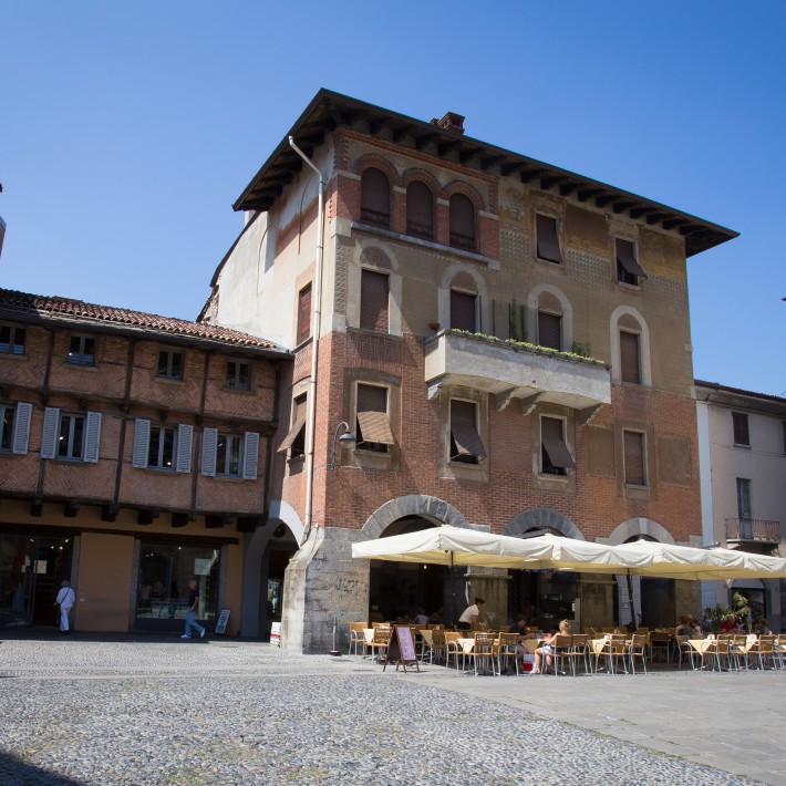 Piazza San Fedele Shopping