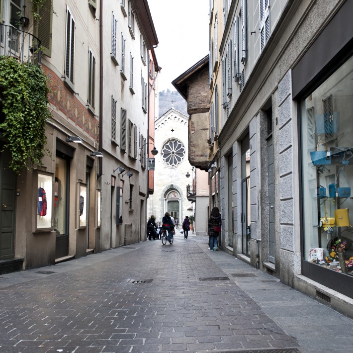 Piazza Duomo Shopping Image 2